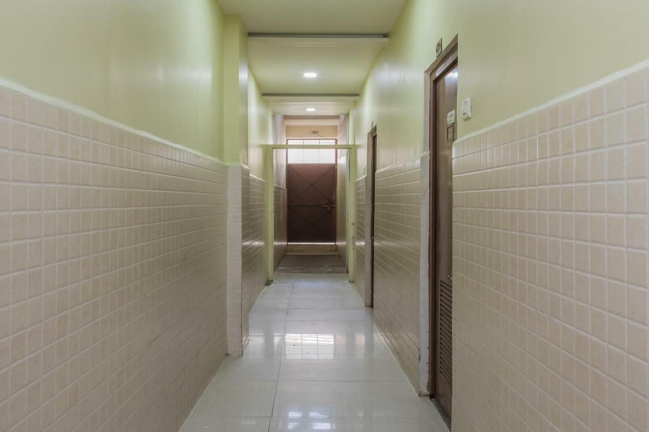Oyo 17161 Hotel Mahalaxmi Ujaim Exterior foto
