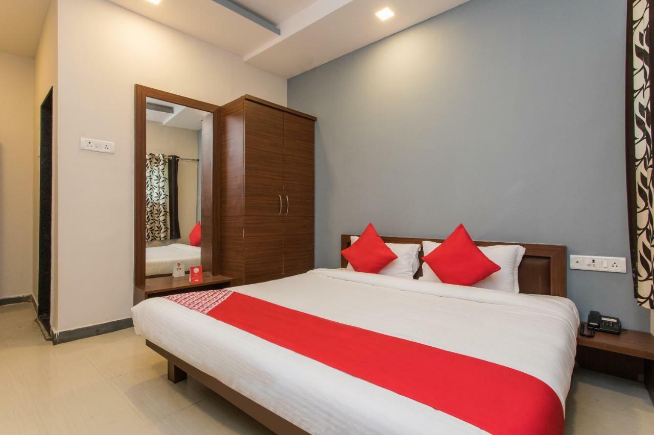Oyo 17161 Hotel Mahalaxmi Ujaim Exterior foto